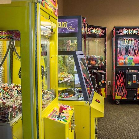 Comfort Inn & Suites Wadsworth Bagian luar foto