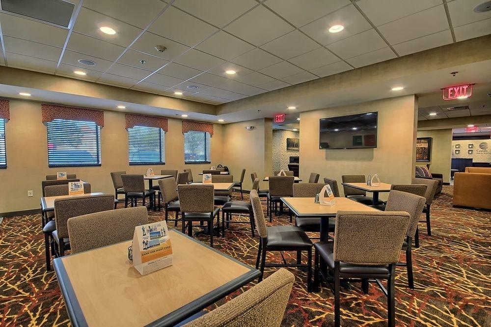 Comfort Inn & Suites Wadsworth Bagian luar foto