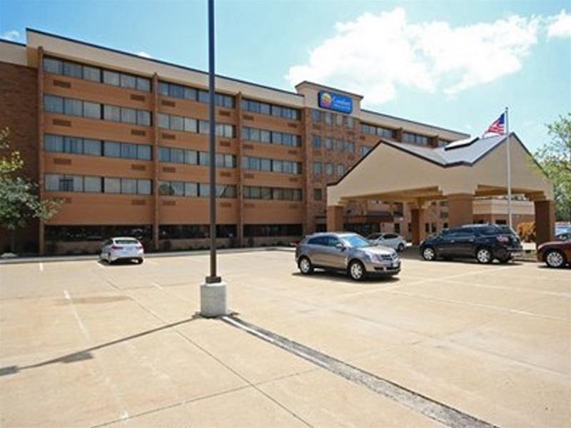 Comfort Inn & Suites Wadsworth Bagian luar foto