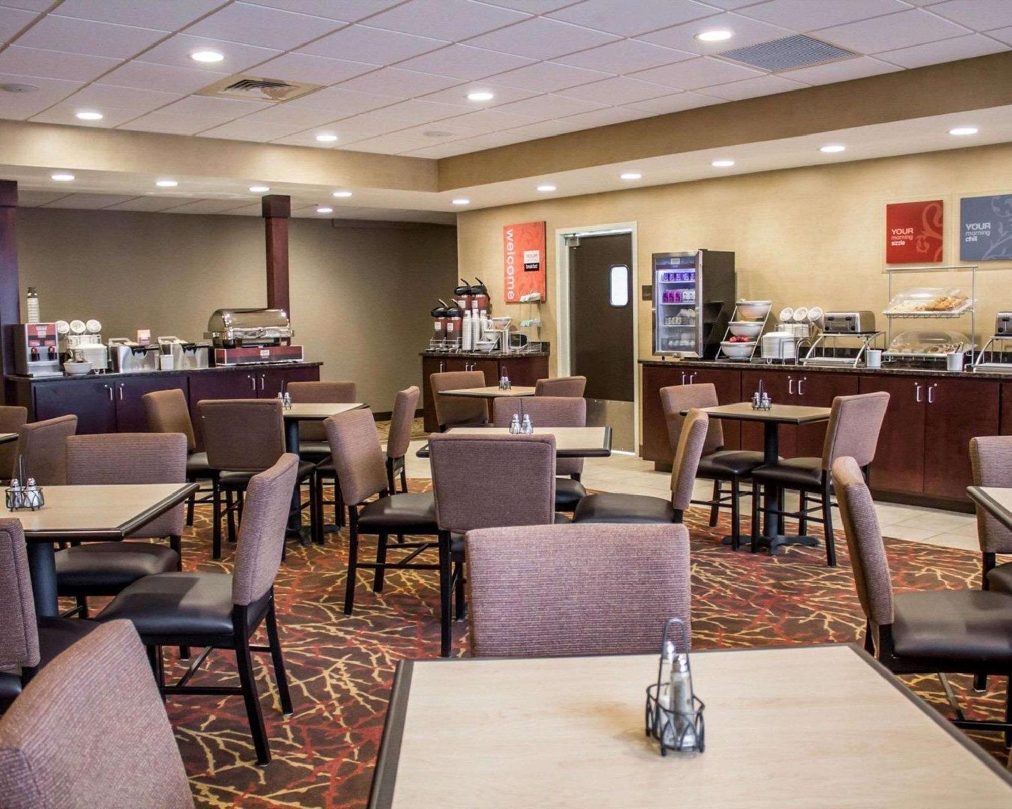 Comfort Inn & Suites Wadsworth Bagian luar foto