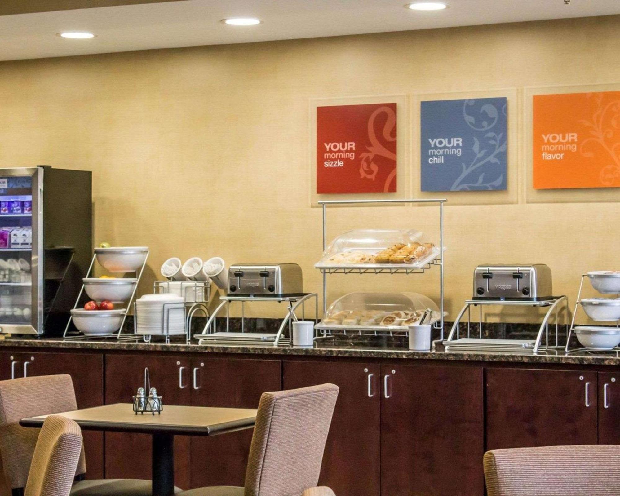 Comfort Inn & Suites Wadsworth Bagian luar foto