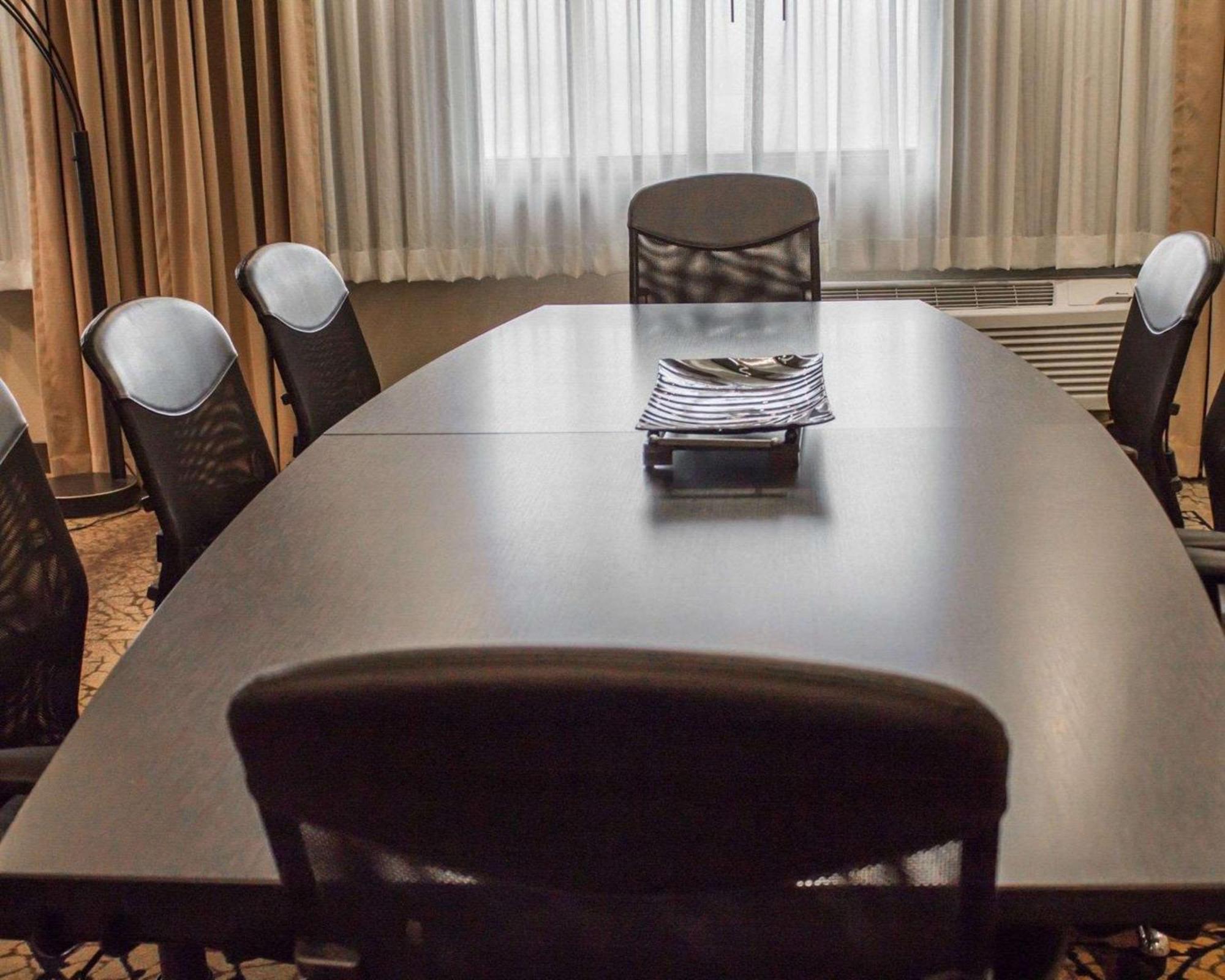 Comfort Inn & Suites Wadsworth Bagian luar foto