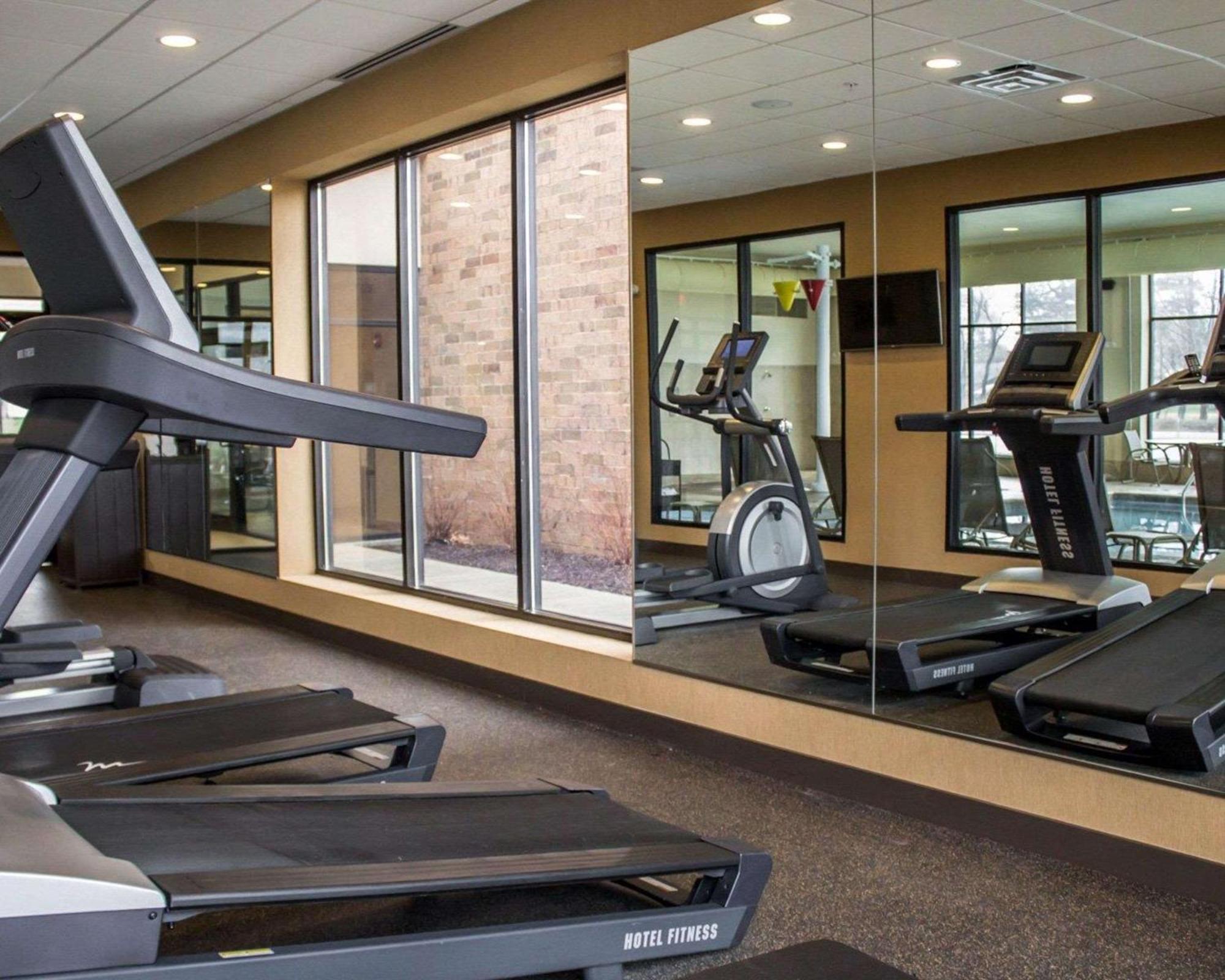 Comfort Inn & Suites Wadsworth Bagian luar foto
