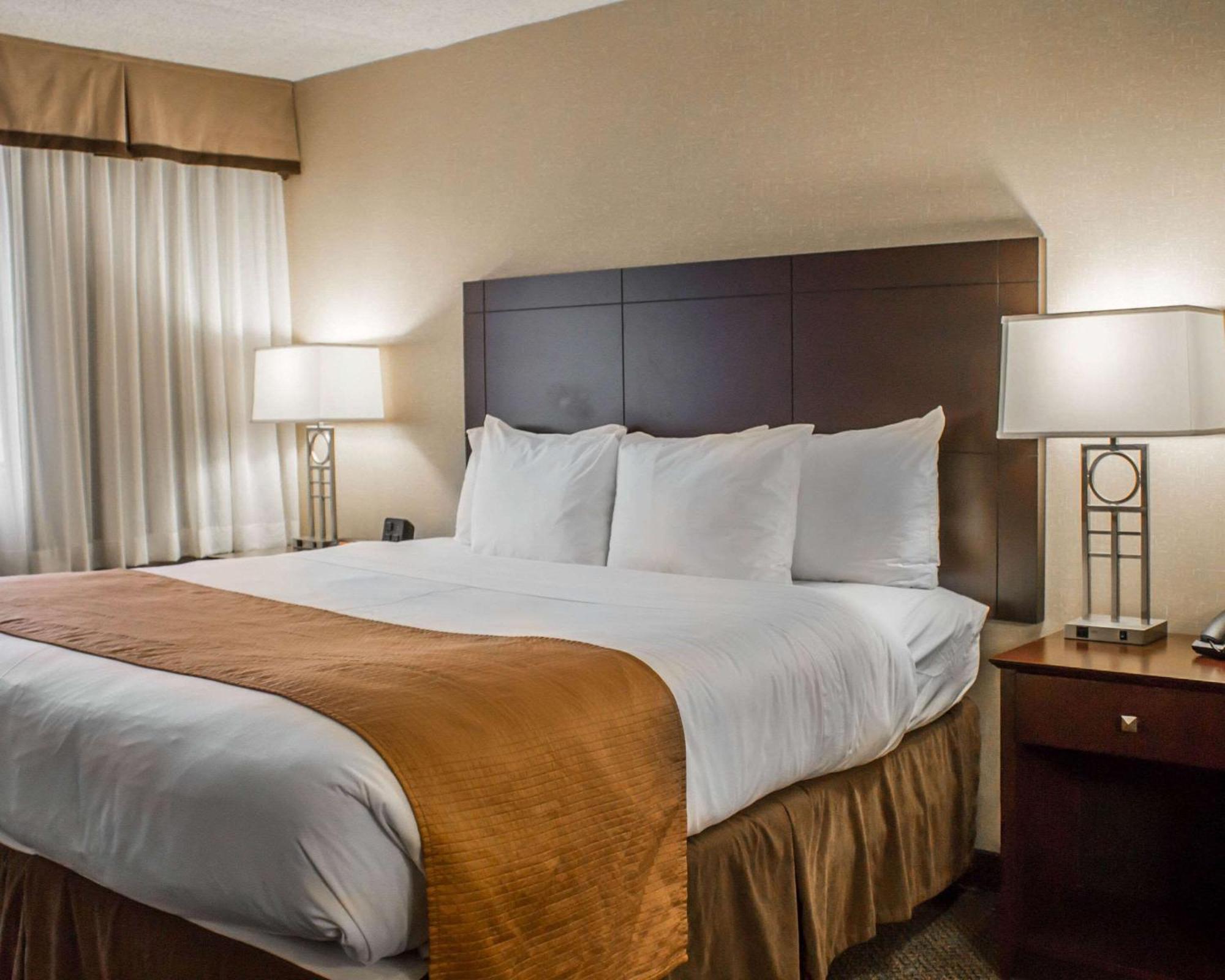 Comfort Inn & Suites Wadsworth Bagian luar foto