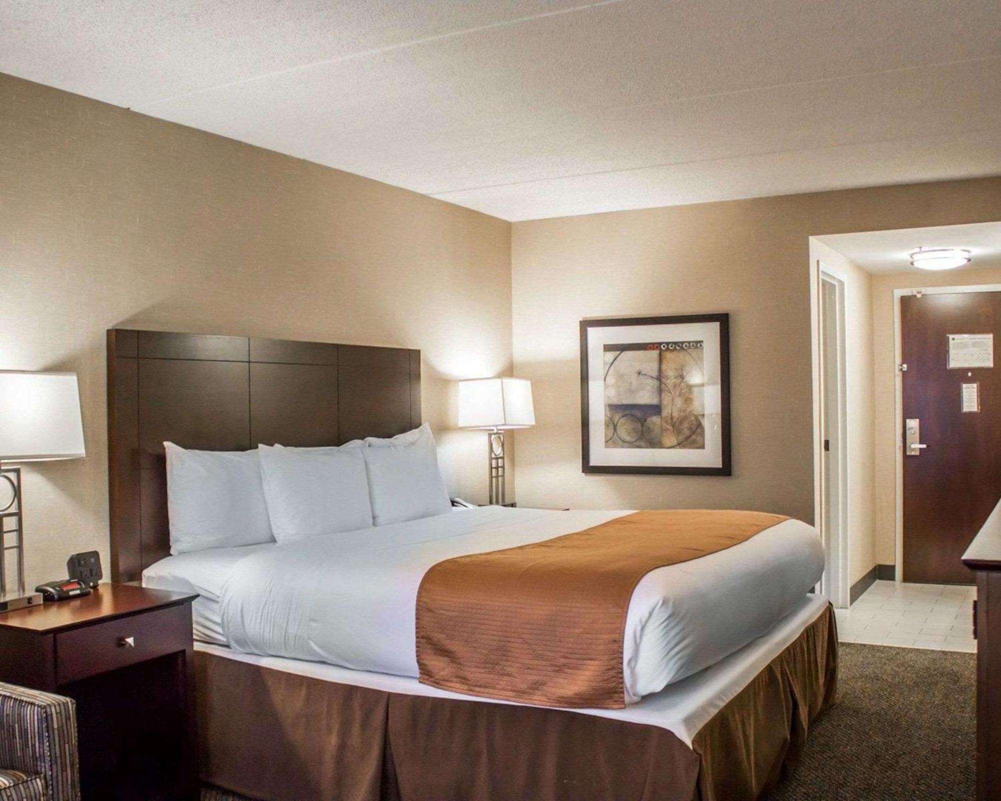 Comfort Inn & Suites Wadsworth Bagian luar foto