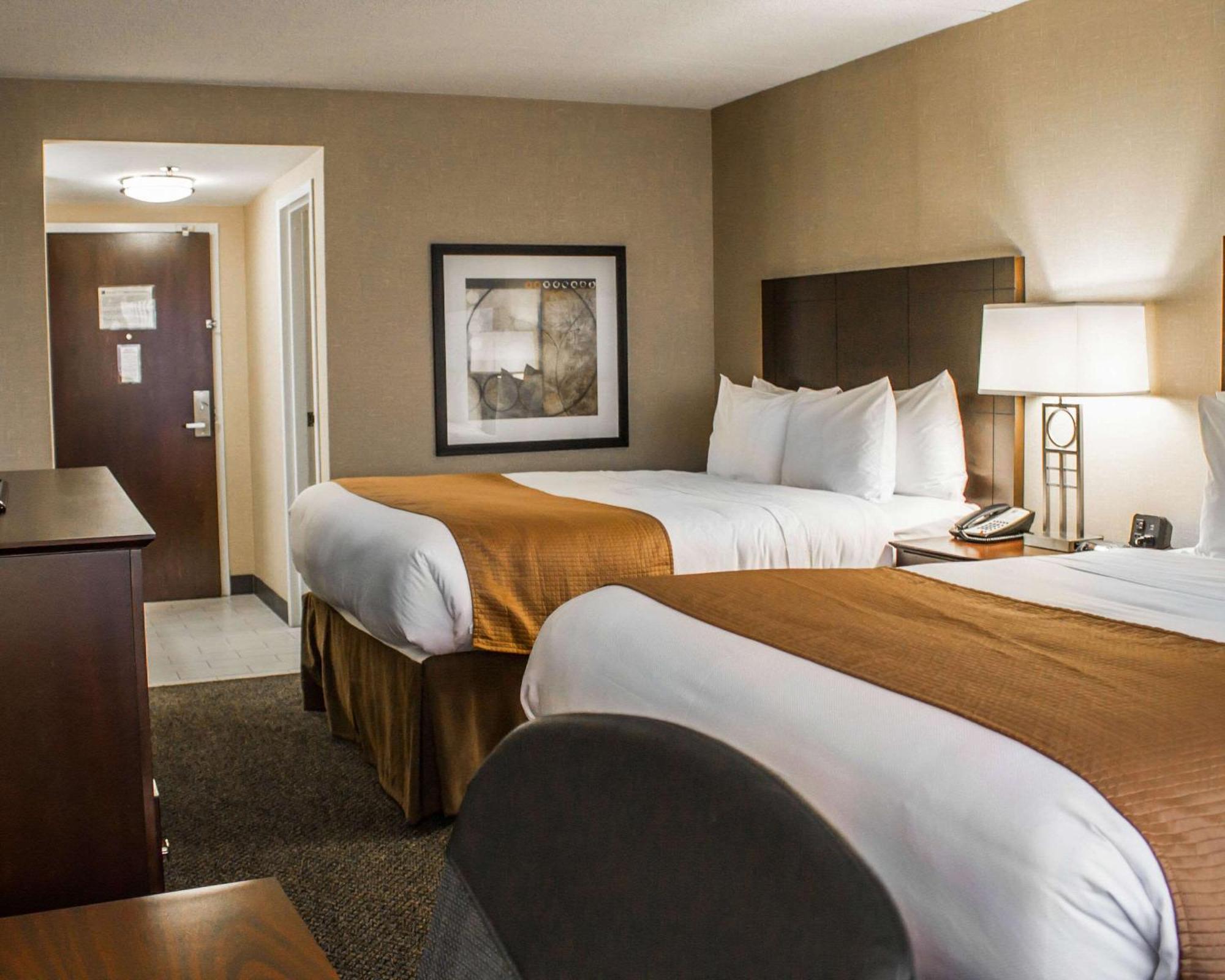 Comfort Inn & Suites Wadsworth Bagian luar foto