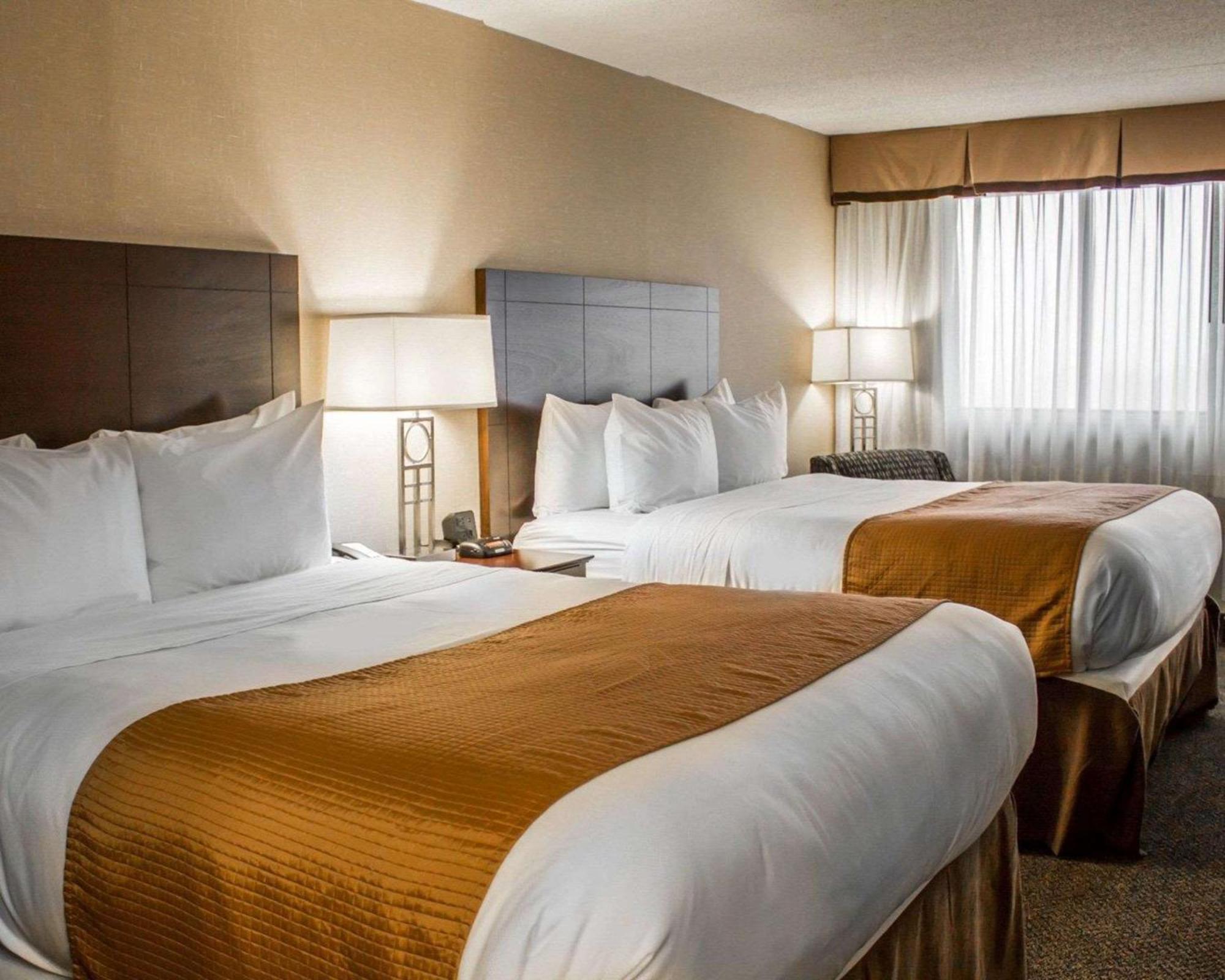 Comfort Inn & Suites Wadsworth Bagian luar foto