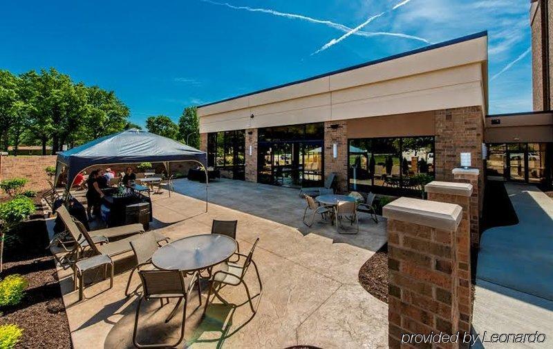 Comfort Inn & Suites Wadsworth Bagian luar foto