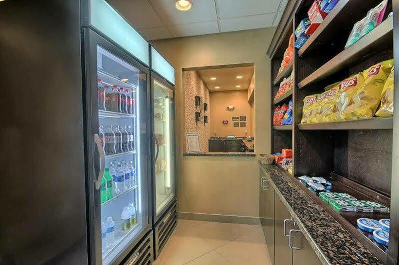 Comfort Inn & Suites Wadsworth Bagian luar foto